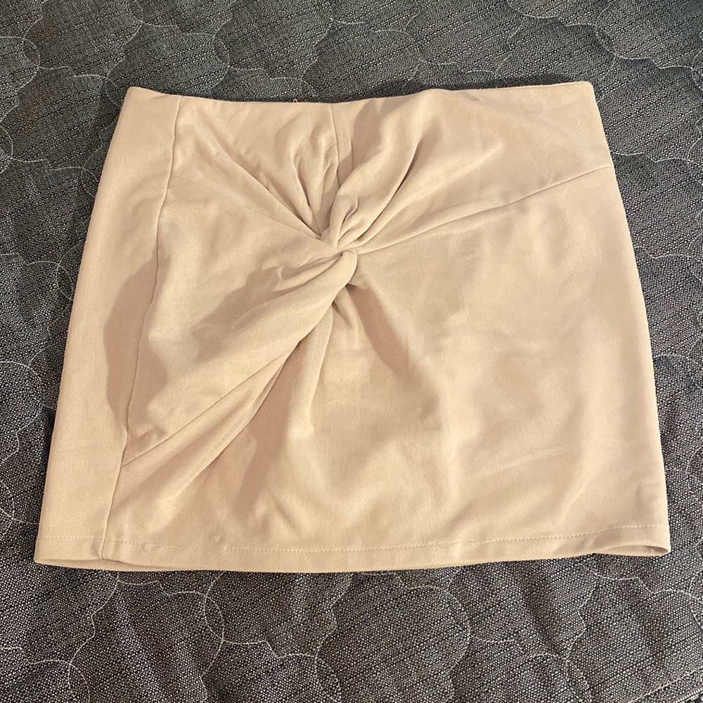 Women’s Skirt Urban Behaviour size Large beige color